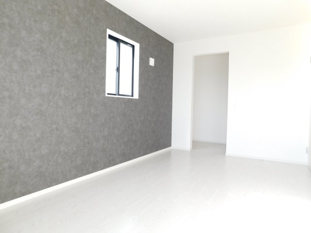 海部郡大治町大字八ツ屋字裏畑の新築一戸建の洋室|◇洋室◇　　南面で広くて明るい洋室７．５帖　ウォークインクローゼット完備！　全居室バルコニー付き♪