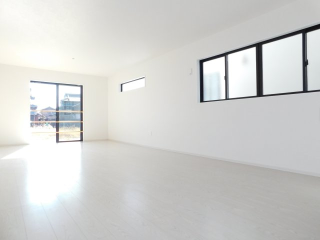 海部郡大治町大字八ツ屋字裏畑の新築一戸建の居間・リビング|◇リビング◇　　南面で広くて明るいリビング２４．０帖！！　お子様が思わず走り出す広々空間♪