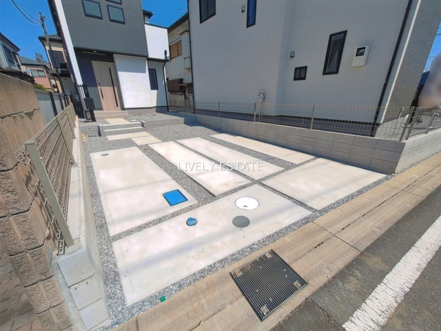 草加市稲荷4丁目 新築分譲住宅 全2棟 1号棟の駐車場