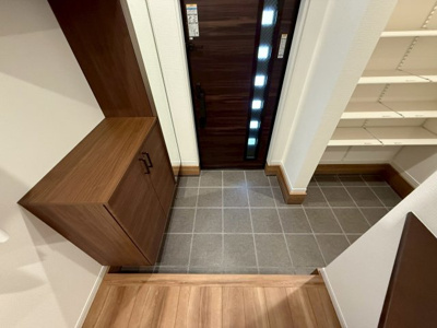 【玄関】 | 若松町西2丁目戸建