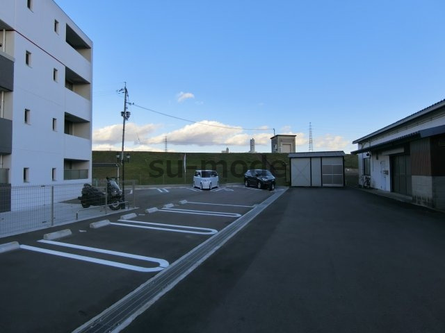 カンパーニュアウローラの駐車場