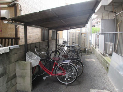 【その他共用部分】 | Ｕ.Ｊ.ビル豊里 | 屋根のある自転車置き場です