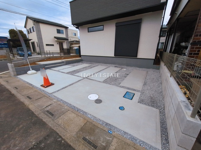 草加市稲荷4丁目 新築分譲住宅 全2棟 2号棟の駐車場