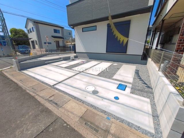 草加市稲荷4丁目 新築分譲住宅 全2棟 2号棟の駐車場
