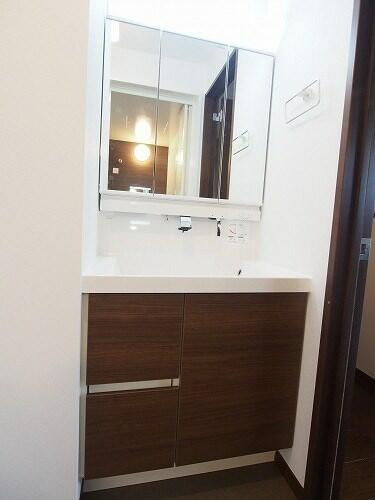 川崎市麻生区多摩美１丁目のアパートの独立洗面台