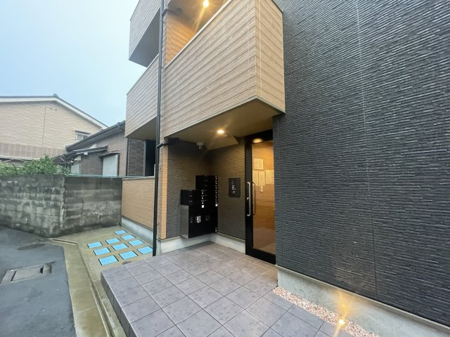 L-BASE藤田町のエントランス