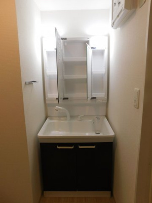 【洗面所】 | ベルネージュ塩原(ベルネージュシオバル) | 別号室の写真になります。現況優先。