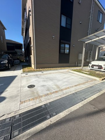 アヴニールの駐車場