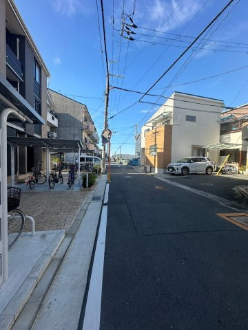 アヴニールの周辺