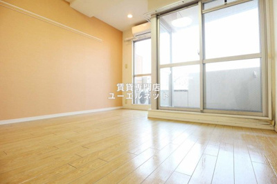 【寝室】 | サンロワール江坂 | 明るく開放感のある居室で、自分だけのくつろぎ空間を。