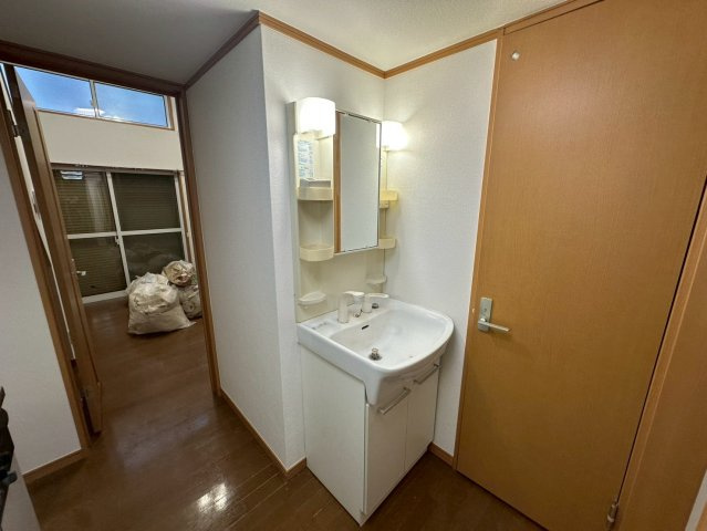 ホワイトウェーブの洗面所