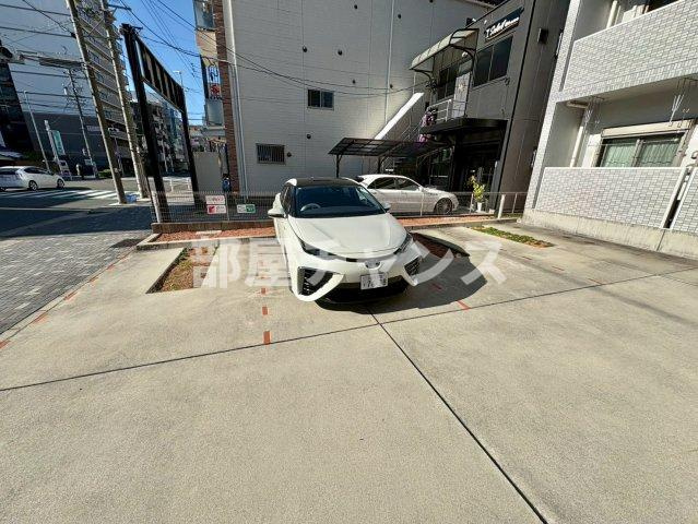 ノイグランツDの駐車場