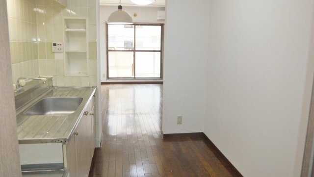 船橋夏見レジデンスのキッチン|キッチン周り広々