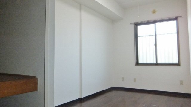 船橋夏見レジデンスの寝室|フローリング仕様