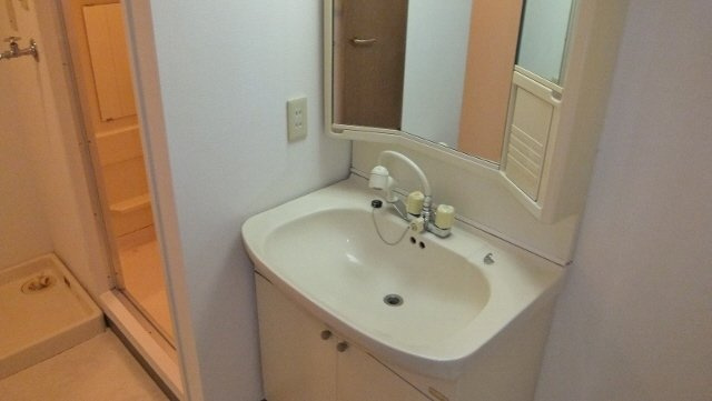 船橋夏見レジデンスの洗面所|独立洗面台です