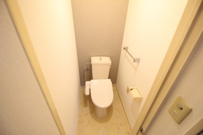 【トイレ】 | ローレルハウス北畠 | 温水洗浄便座付き