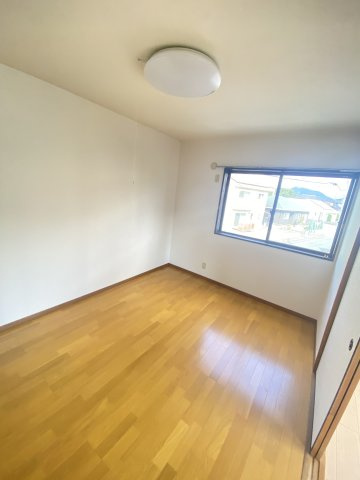 ハイツ恋路の洋室