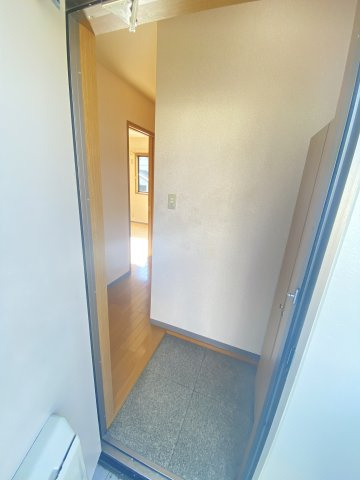 ハイツ恋路の玄関