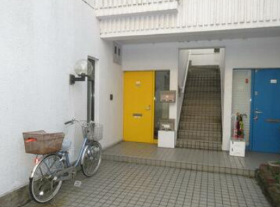 亀谷マンションのエントランス