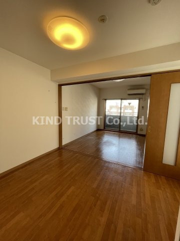 南森町プライマリーワンの居間・リビング|リビングです