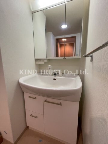 南森町プライマリーワンの洗面所|ゆったりとスペースのある洗面所