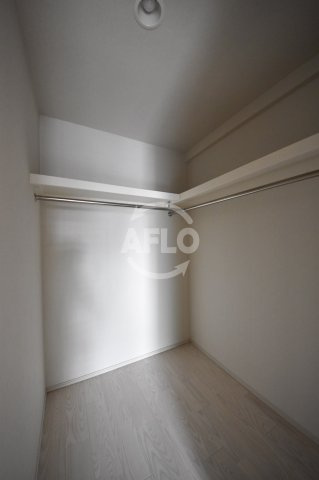 プレミスト靭本町　明治小学校区の収納|プレミスト靭本町　ウォークインクローゼット