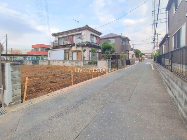 草加市原町2丁目 新築分譲住宅の前面道路含む現地写真
