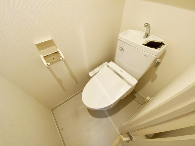 リブリ・シャルマン上戸田のトイレ|別号室の参考写真です。