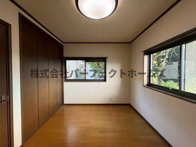 津田東町３丁目戸建の洋室|広々とした洋室です