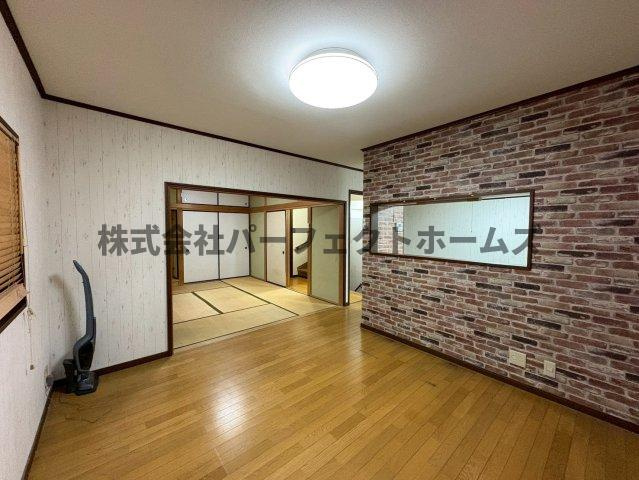 津田東町３丁目戸建の居間・リビング|リビングです