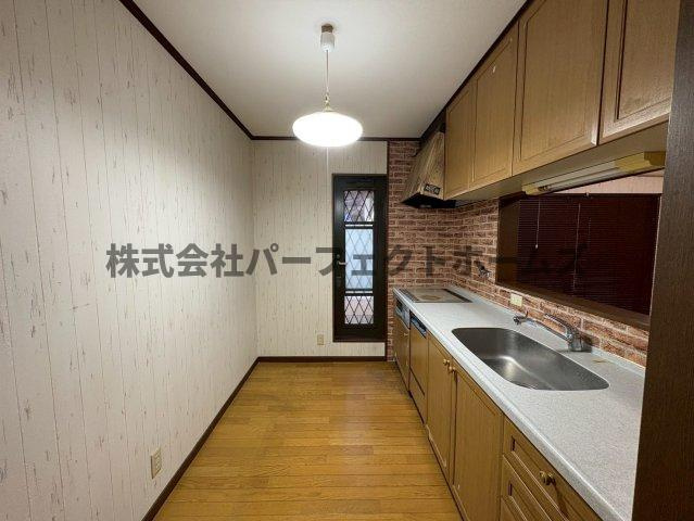 津田東町３丁目戸建のキッチン|コンパクトなキッチンで掃除もラクラク