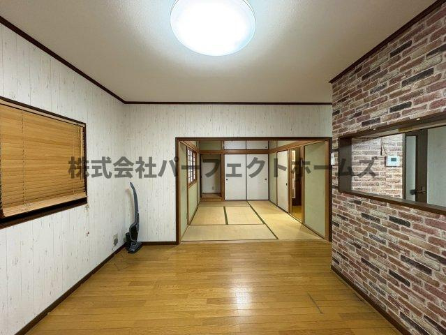 津田東町３丁目戸建の居間・リビング