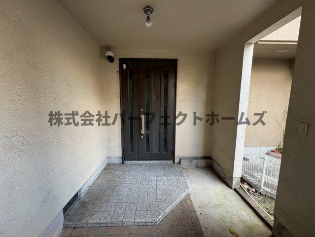 津田東町３丁目戸建のエントランス