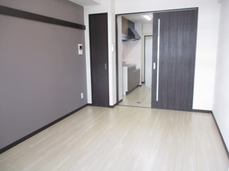 【洋室】 | トーマス国場 | ※写真は別のお部屋を使用しています。