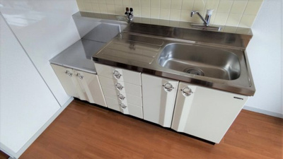 【キッチン】 | サンピアふじ | 作業スペースの充実した収納豊富なキッチンです