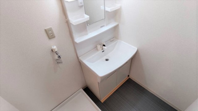 【洗面所】 | サンピアふじ | 独立洗面台なので朝の身支度も快適です