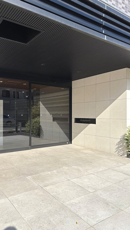 オープンレジデンシア桜通筒井のエントランス