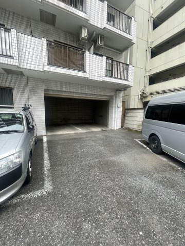 番衆エムエスビルの駐車場