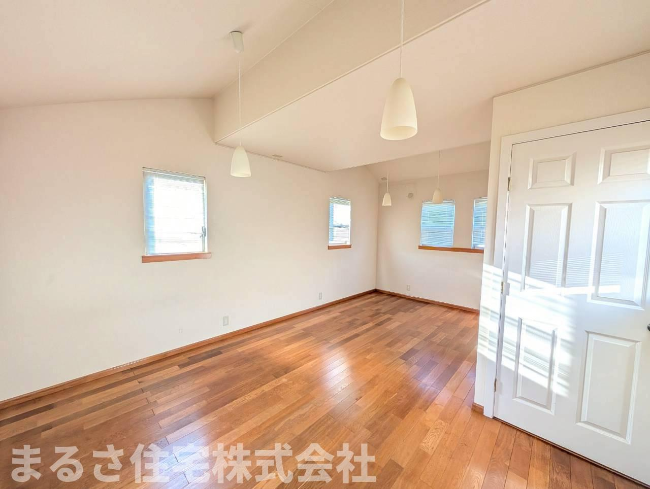 江南１丁目　中古住宅の洋室