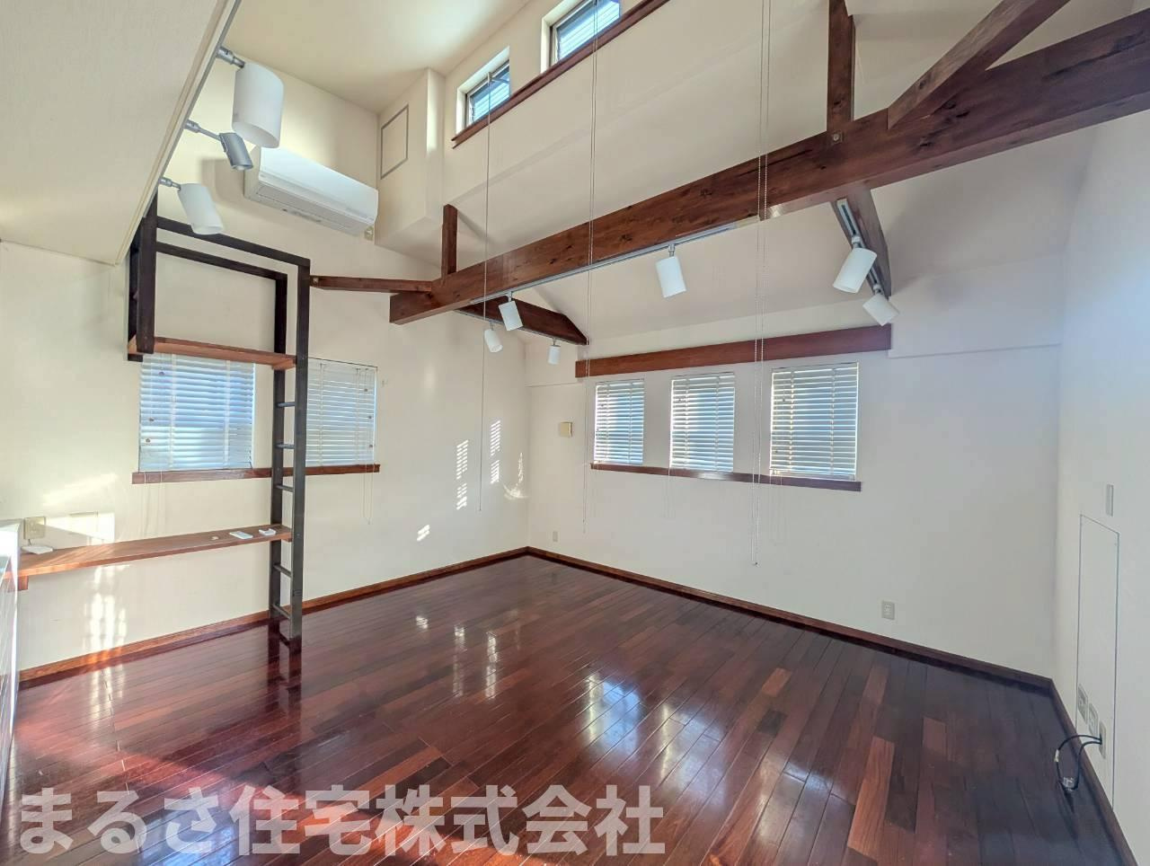 江南１丁目　中古住宅の居間・リビング