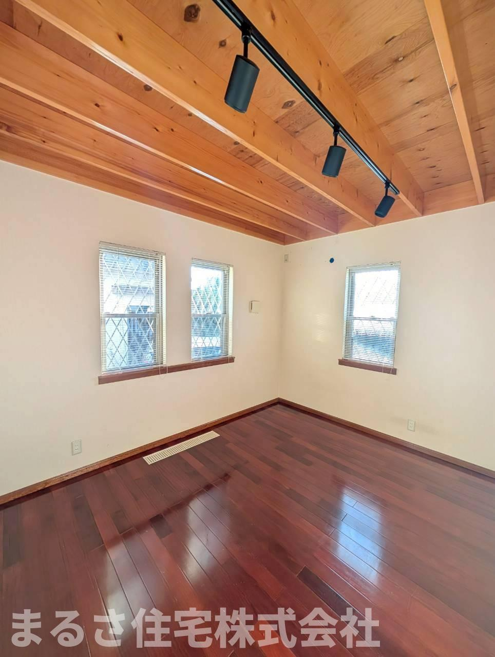 江南１丁目　中古住宅の洋室