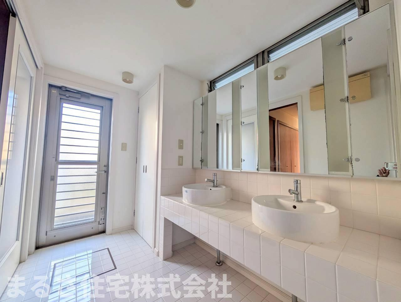 江南１丁目　中古住宅の独立洗面台