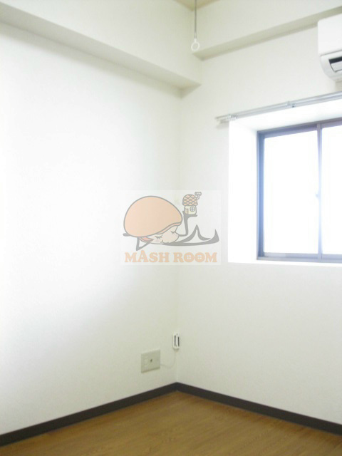 三幸ビルの寝室