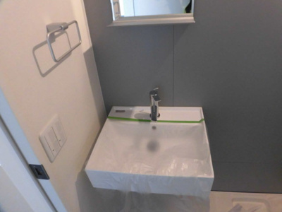 【洗面所】 | シャイン下新庄 | 鏡付きの洗面台です。