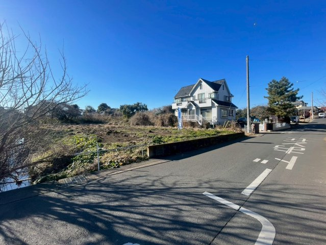 敷地面積２５７坪　売地　さいたま市岩槻区の前面道路含む現地写真|前面道路：東側公道約６ｍ、１８ｍの接道。お車の出し入れもラクラクです♪