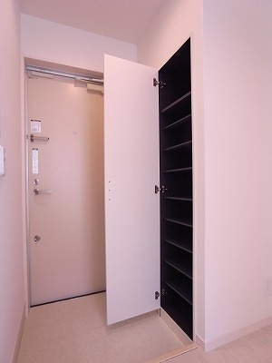 【玄関】 | リブリ・モンテーニュ