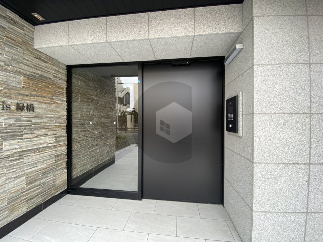 Alivis緑橋のエントランス