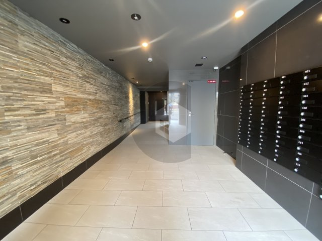 Alivis緑橋のロビー