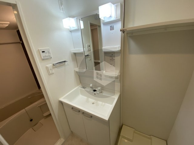 Alivis緑橋の独立洗面台