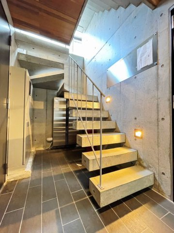 北区滝野川６丁目の賃貸マンションのエントランス